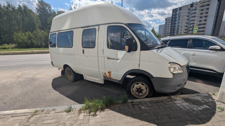 В Твери возле дома кто-то бросил "Газель" - новости ТИА