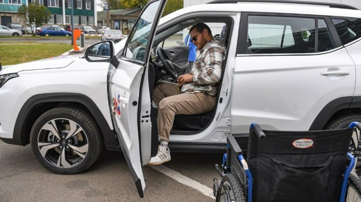 Первый ветеран СВО из Тверской области получил адаптированный автомобиль - новости ТИА
