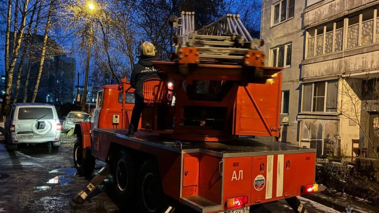 В Твери ребенок закрыл маму в ванной, понадобилась помощь спасателей - новости ТИА