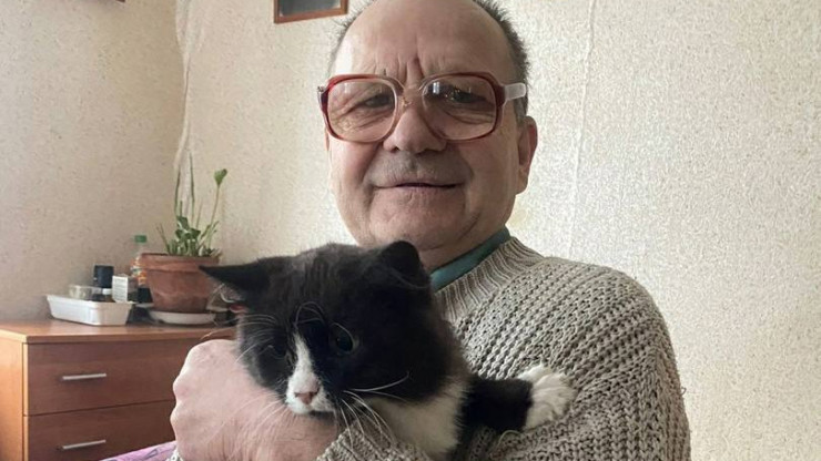 Жители Твери и области помогли одинокому пенсионеру, который спасает кошек - новости ТИА