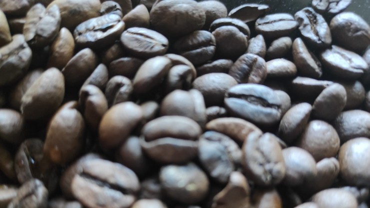 Женщина, которая выпивала 100 чашек кофе в день, рассказала о последствиях - новости ТИА