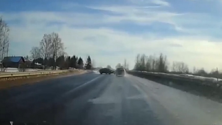 Опубликовано видео момента аварии на мосту в Тверской области - новости ТИА