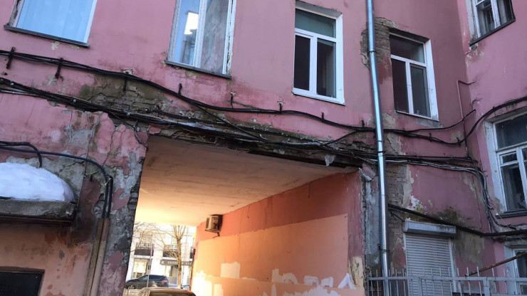 Прокуратура проверяет информацию о повреждении фасада дома в центре Твери - новости ТИА