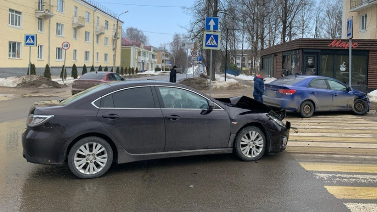В Тверской области в ДТП на перекрёстке пострадали два человека - новости ТИА