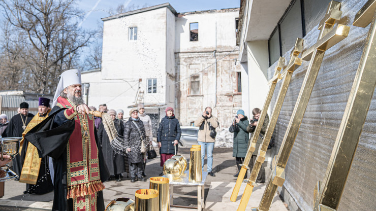 В Торжке освятили четыре накупольных креста для Георгиевской церкви - новости ТИА