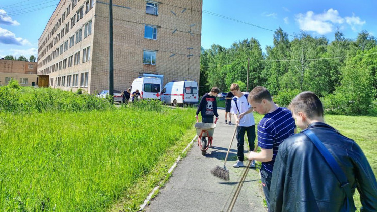 Почти 3 400 подростков нашли работу на лето в Тверской области - новости ТИА