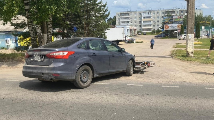 В Тверской области автомобиль сбил мопед с несовершеннолетним водителем - новости ТИА