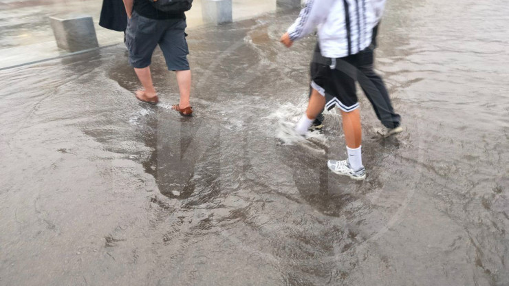 Опубликованы фото и видео затопленных после дождя улиц Твери - новости ТИА