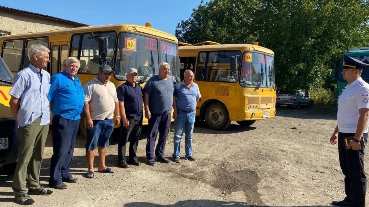 В Калининском районе проверяют школьные автобусы - новости ТИА