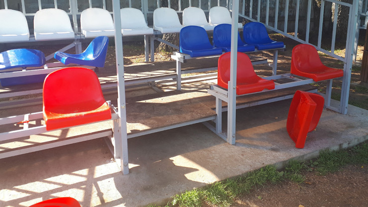 Новые кресла на стадионе в Оленино сломал несовершеннолетний - новости ТИА