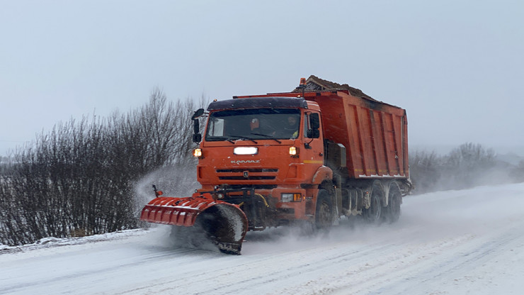 Дороги Тверской области расчищают более 200 единиц спецтехники - новости ТИА
