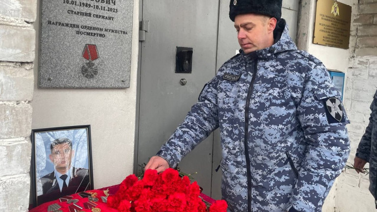 В Тверской области открыли памятную доску в честь погибшего в СВО полицейского - новости ТИА