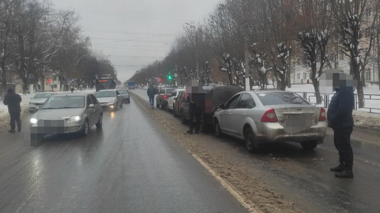 В Твери на Петербургском шоссе столкнулись пять автомобилей - новости ТИА