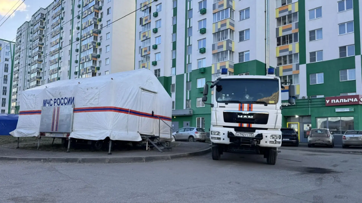 В Твери круглосуточно идет ремонт пострадавшего от БПЛА дома - новости ТИА