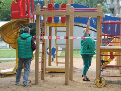  В Твери детские площадки обследуют на предмет безопасности - новости ТИА
