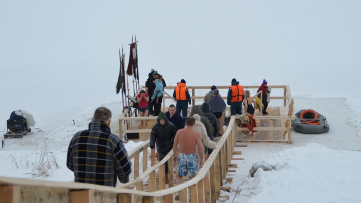 Две тысячи людей и одна купель: как Тверь встретила Крещение - новости ТИА