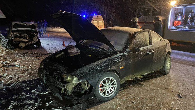 В Калининском районе столкнулись три машины: в аварии есть пострадавшие - новости ТИА