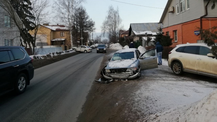В Твери на улице Шишкова столкнулись Volkswagen и Volvo - новости ТИА