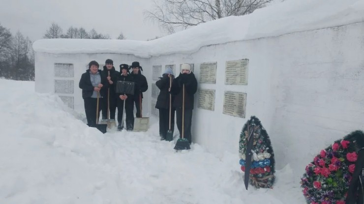 Всем миром: в Тверской области предприятия и жители вышли на уборку снега - новости ТИА