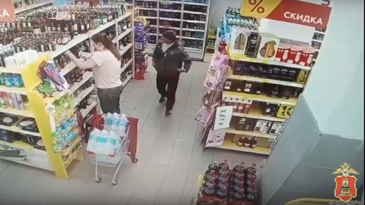 В Тверской области мужчина стащил "Золотой резерв" и сбежал — но попал на камеры - новости ТИА