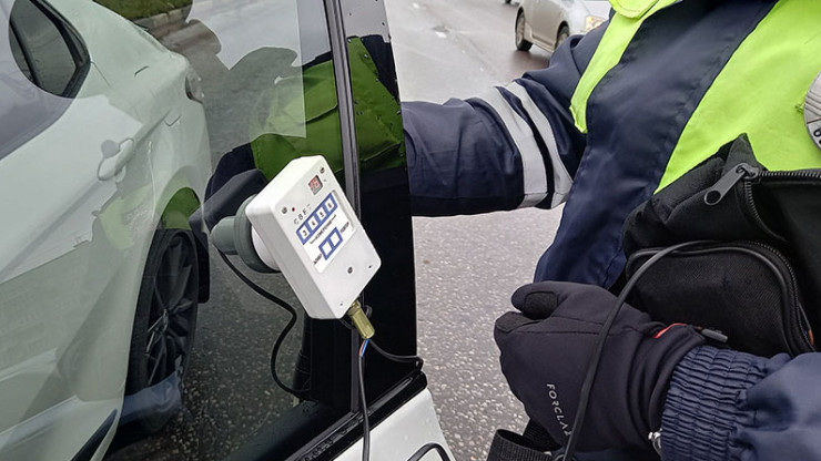 В Твери за неделю 113 водителей оштрафовали за тонировку - новости ТИА