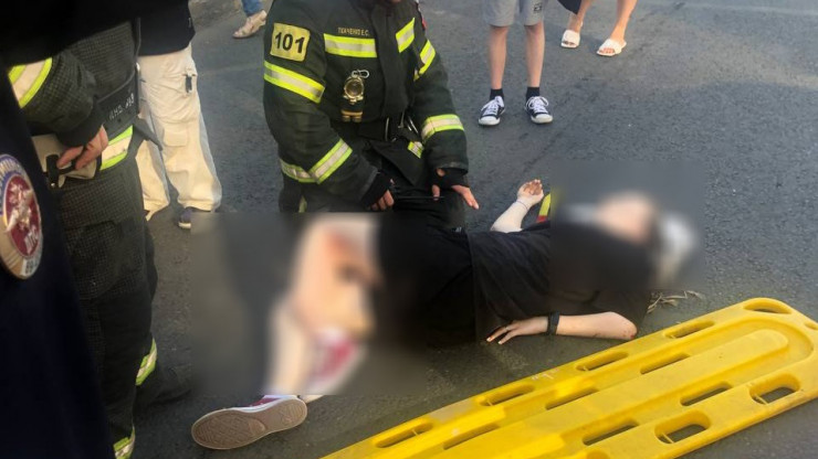 Опубликовано видео момента аварии в Твери, где водитель сбила школьницу - новости ТИА