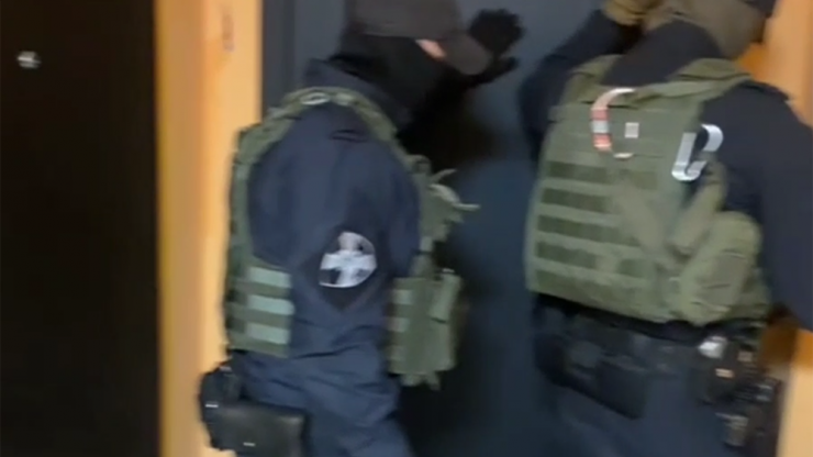 Опубликовано видео задержания подозреваемого в хищении средств на ремонт дорог - новости ТИА