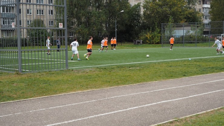 В тверской школе №43 открылся обновленный стадион с футбольным мини-полем - новости ТИА