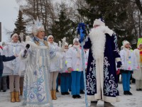В Твери Дед Мороз и Снегурочка зажгли новогоднюю ёлку - Новости ТИА