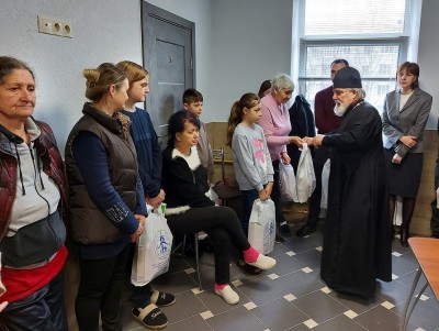Беженцам передают собранную в храмах Тверской епархии гуманитарную помощь  - новости ТИА