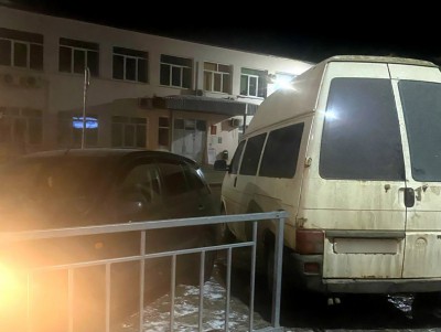 В Тверской области на женщину вылили ведро воды из-за парковочного места - Новости ТИА