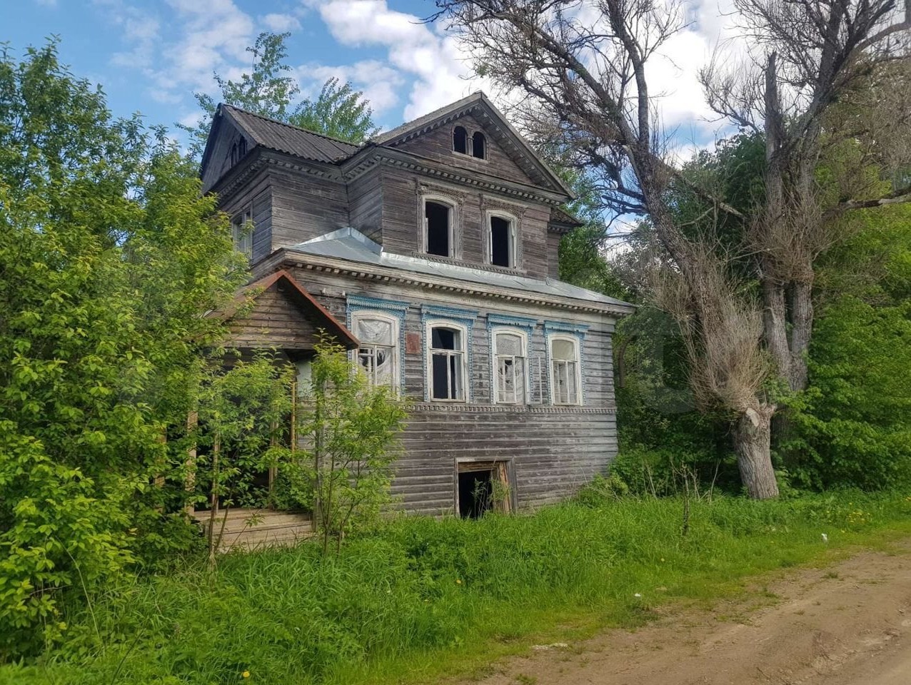 В Тверской области дёшево продают старинную заброшенную усадьбу