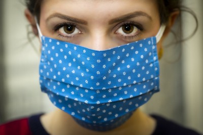 Мурашко призвал и после вакцинации продолжать носить маски - Новости ТИА
