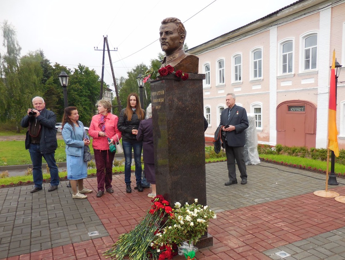 В Кашине открыли бюст чекисту Артуру Артузову