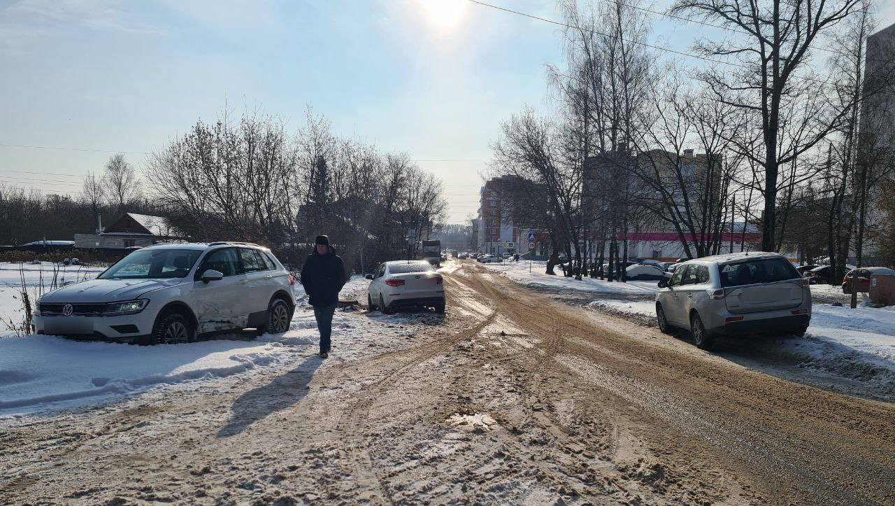 В Твери произошло ещё одно столкновение трёх автомобилей - ТИА