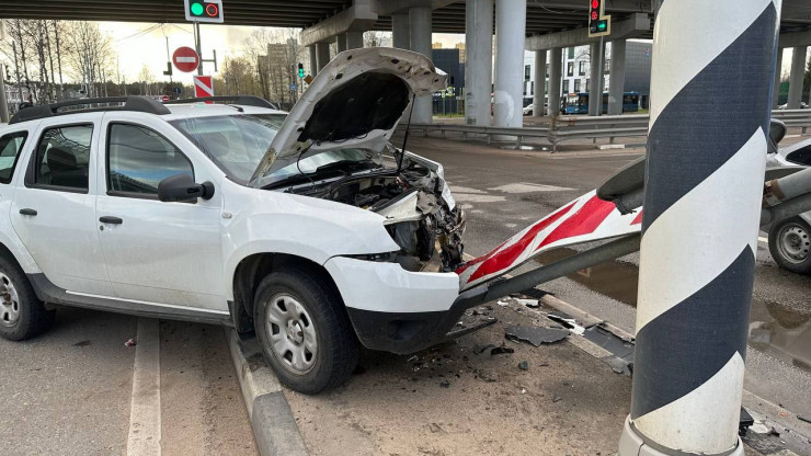 В Твери у Мигаловского моста столкнулись две машины, пострадала пассажирка - новости ТИА