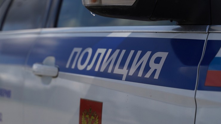 В Твери неадекватный житель из окна дома угрожал прохожим расправой - новости ТИА