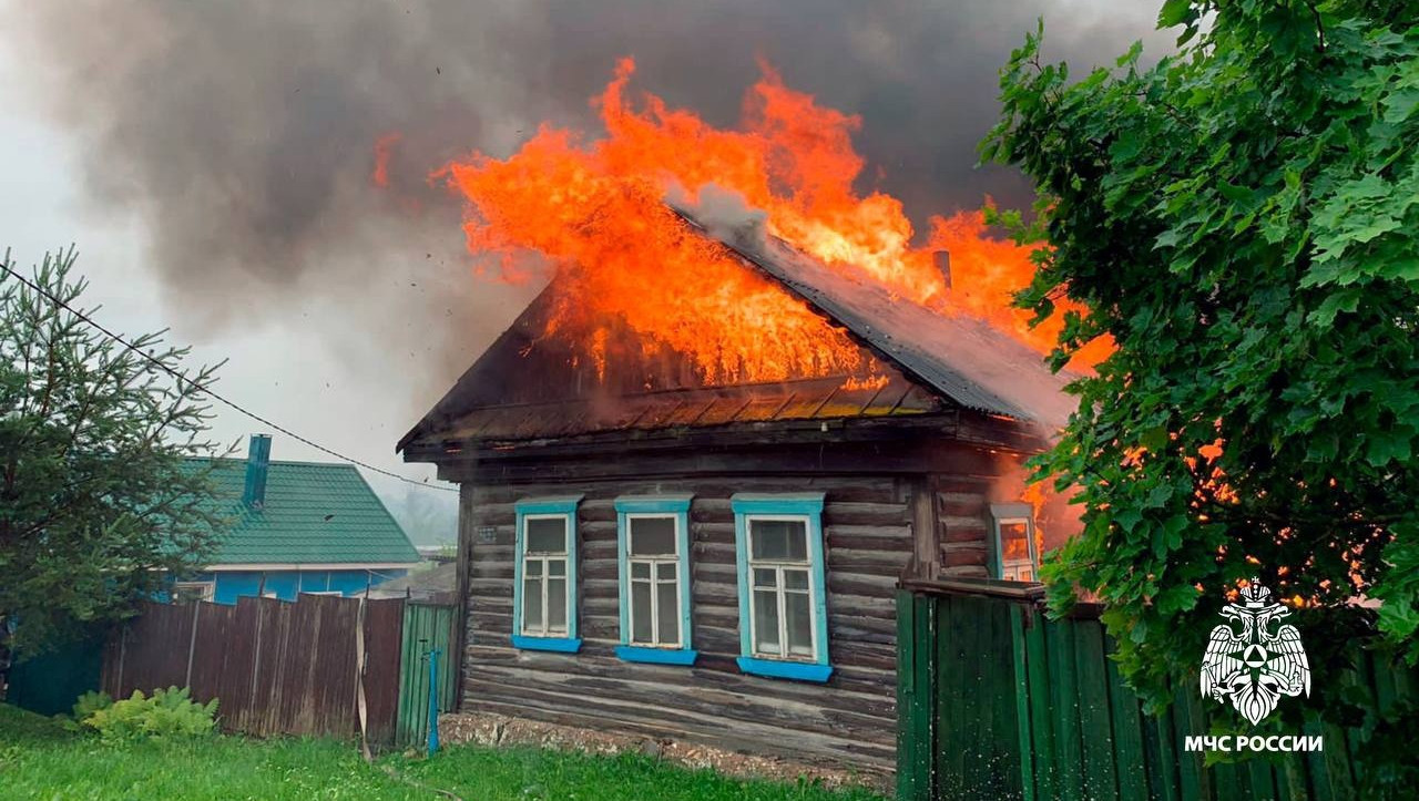 Во Ржеве полыхал деревянный жилой дом - ТИА