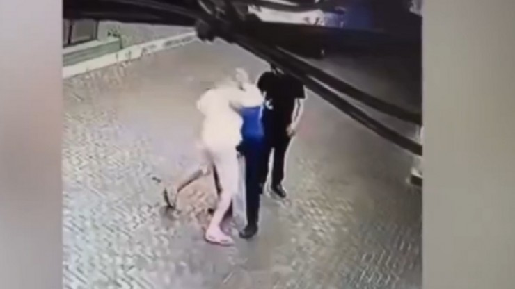 На набережной в Твери агрессивный хулиган избил мужчину - новости ТИА