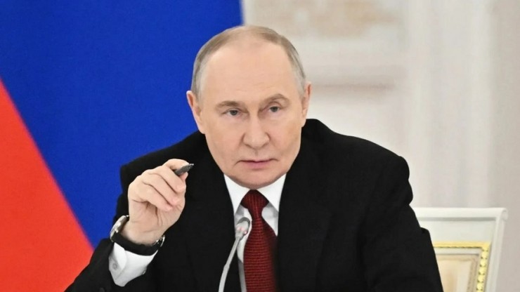 Владимир Путин закрепил особый статус учителей и расширил их соцгарантии - новости ТИА