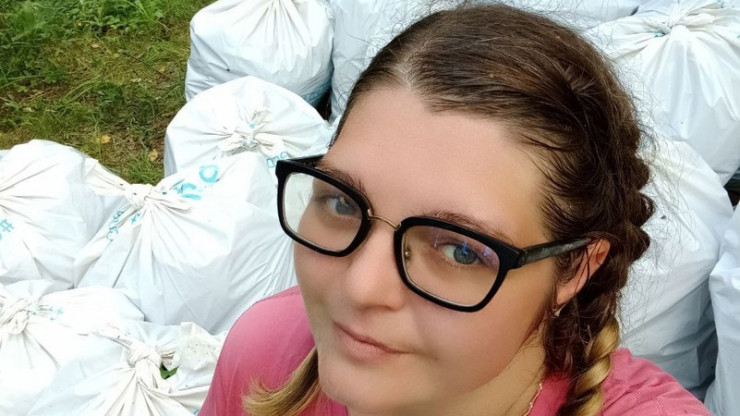 Четыре волонтёра собрали 125 мешков мусора в лесопарке Тверской области - новости ТИА