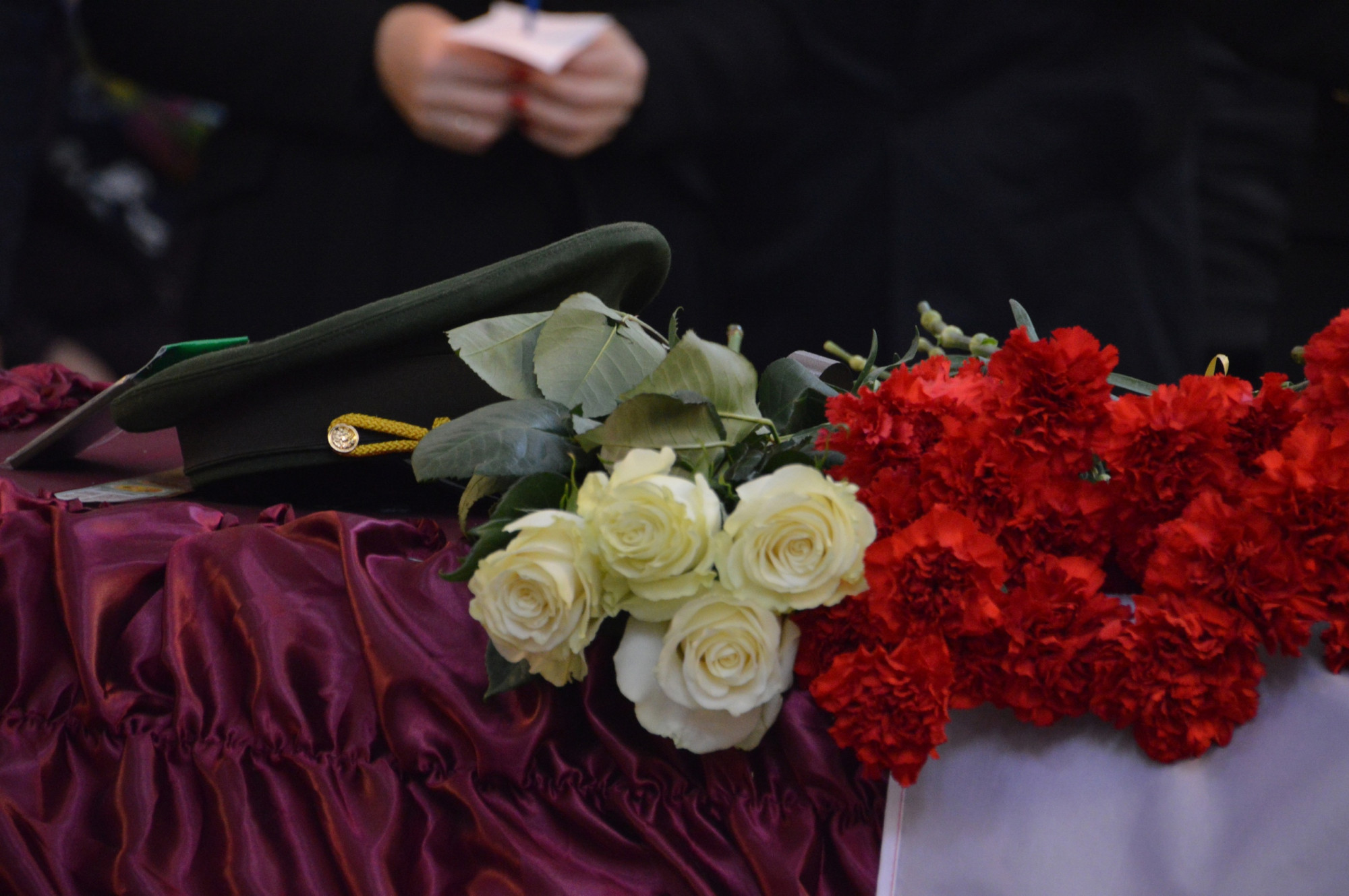 В твери похоронили. Цветы на похороны. Прощание с погибшим на Украине. Прощание фото. В Твери простились с погибшими на Украине.