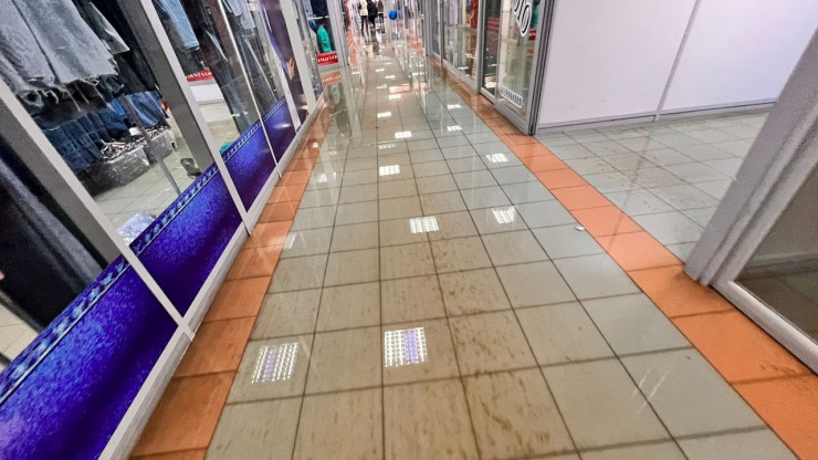 В Твери на улице Можайского торговый центр затопило водой из канализации - новости ТИА