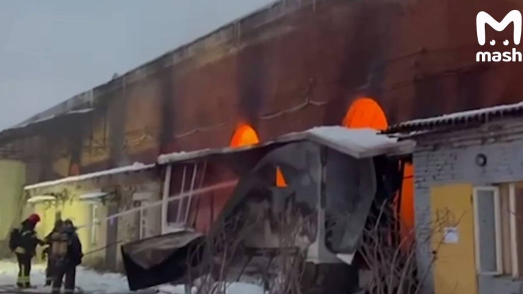 Тверские пожарные помогают тушить цветочный склад в Москве - новости ТИА