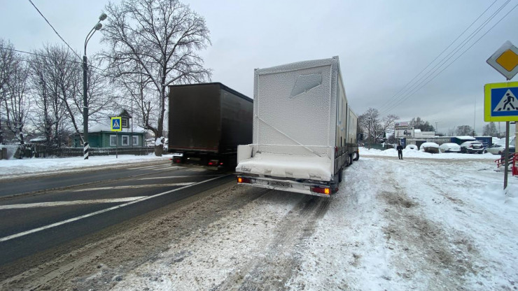 В Тверской области на федеральной трассе фура сбила пешехода - новости ТИА