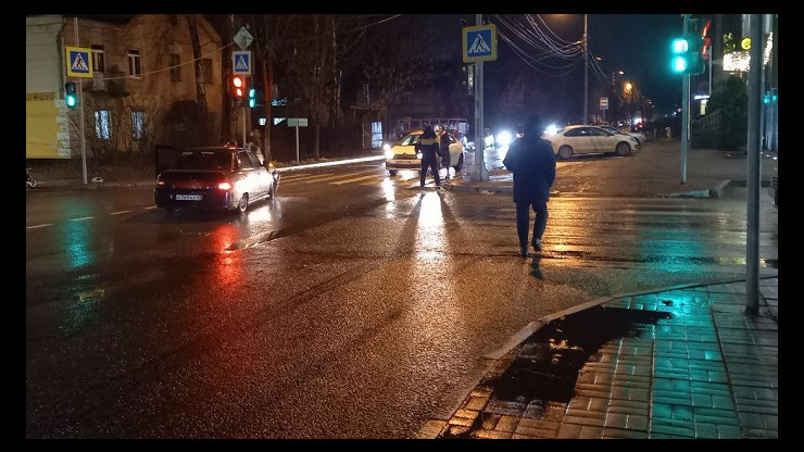 В Твери водители не смогли выяснить цвет сигнала светофора - новости ТИА