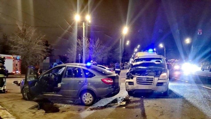В Твери в серьезной аварии пострадала женщина с ребенком - новости ТИА