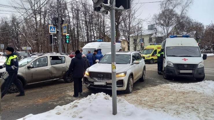 В Заволжском районе Твери собирается пробка из-за аварии - новости ТИА