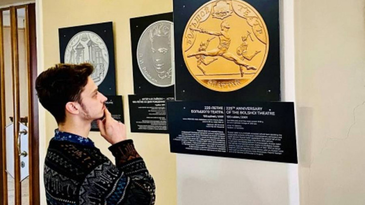 В тверском ТЮЗе открылась выставка постеров памятных монет - новости ТИА