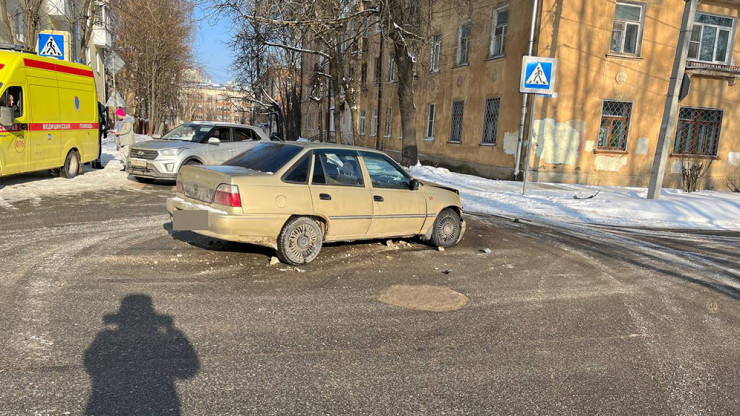 В Твери при столкновении двух машин пострадал водитель - новости ТИА